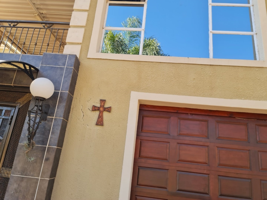 6 Bedroom Property for Sale in Safari Gardens North West